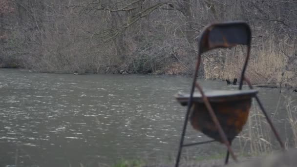 Soft Focus Worn Rusty Chair Forest Waterfront Static — Stok video