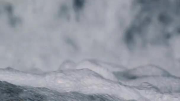 Водоспад Спла Великою Кількістю Піни — стокове відео