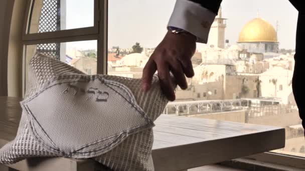 Man Take Talit Pillow Table Temple Mound Jerusalem Israel Background — Stockvideo