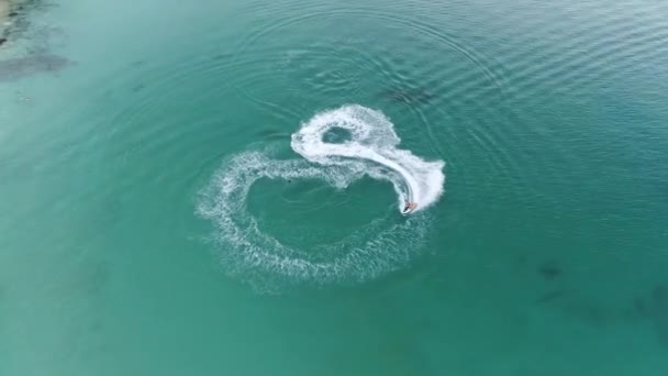 Jetskier Full Speed Performing Circle Exhibition Crystal Clear Water Leaving — Stockvideo