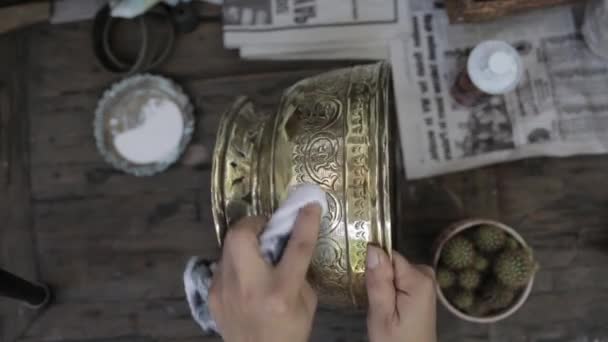 Restoration Process Antique Dealer Polishing Restoring Old Golden Bowl — Vídeos de Stock