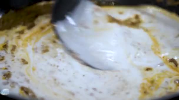 Mix Stir Brown Panaeng Curry Paste White Fresh Coconut Milk — Stock Video