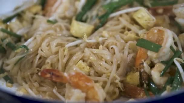 Stir Fry Pad Thai Noodle Dish Shrimp White Pan Close — Stockvideo