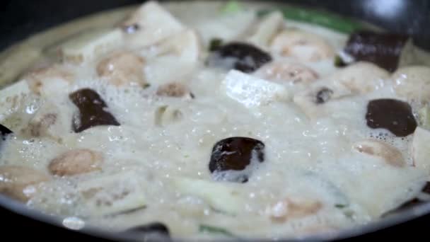 Healthy Vegan Thai Vegetable Curry Slowly Simmering Pan Close — Stok video