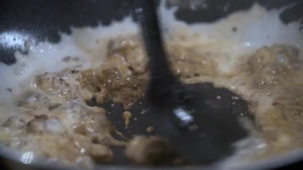 Μίξη Σκούρο Massaman Curry Paste Φρέσκο Γάλα Καρύδας Pan Non — Αρχείο Βίντεο