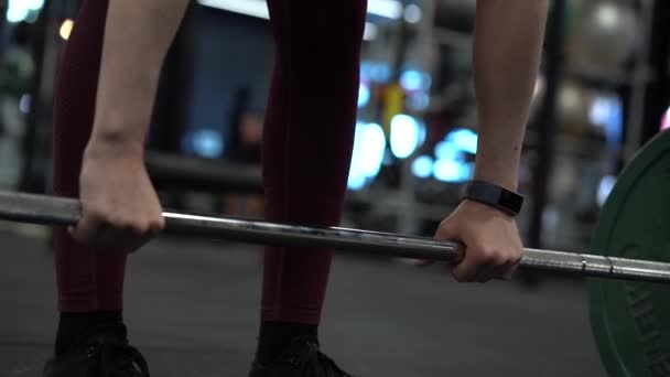 Caucasian Female Hands Fingers Grip Steel Bar Lift Deadlift Close — Stockvideo