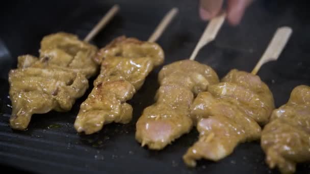 Turning Gold Brown Roasted Skewers Marinated Chicken Satay Close — Αρχείο Βίντεο