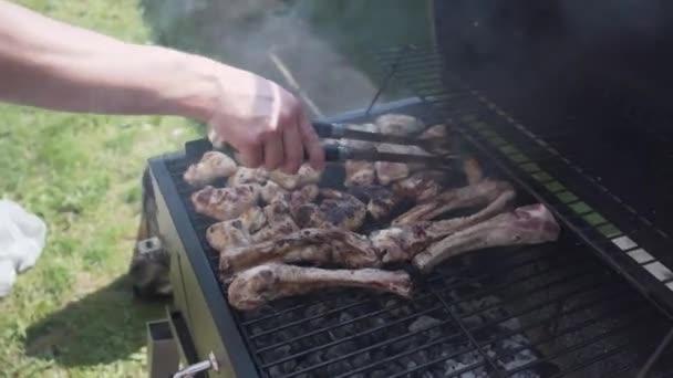 Arm Hand White Caucasian Man Using Food Tong Move Meat — Stock Video