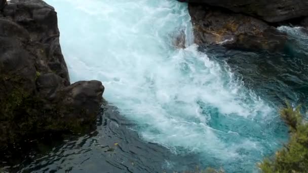 Slow Motion Vibrant Blue Huka Falls New Zealand — Vídeos de Stock