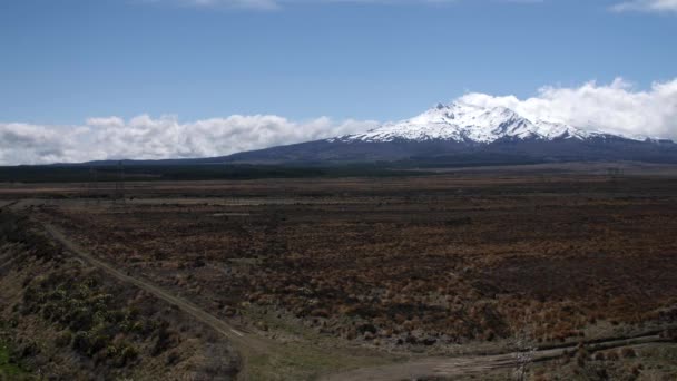 Wide Establishing Shot Mount Ruapehu Surrounded Beautiful Clouds New Zealand — Stockvideo