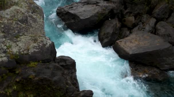 Slow Motion Aggressive River Leading Huka Falls New Zealand — Vídeos de Stock