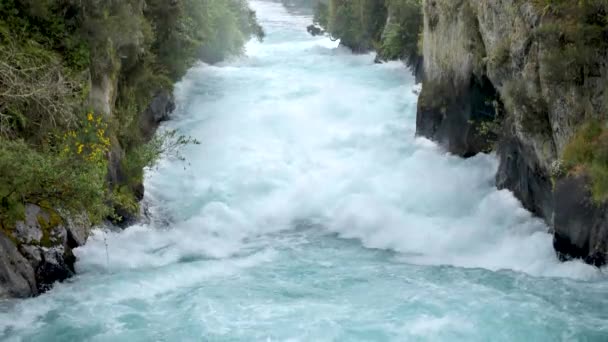 Slow Motion Aggressive River Leading Huka Falls New Zealand — Vídeos de Stock