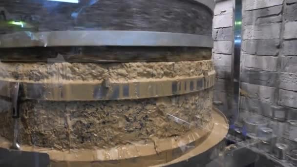 Machine Grinding Sesame Seed Rotating Stone Quern Fresh Tahini Paste — Αρχείο Βίντεο