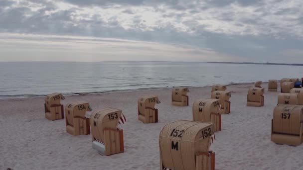 Evening Seascape Inspiring Serenity Silence Spread Beach Chairs Desolate Beach — Vídeo de Stock