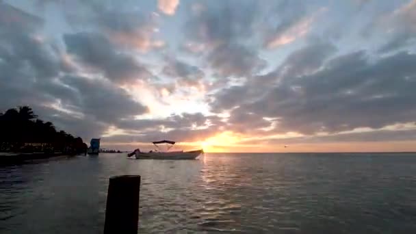 Sunset Timelapse Sea Boat Moving Front Small Island Isla Holbox — 비디오