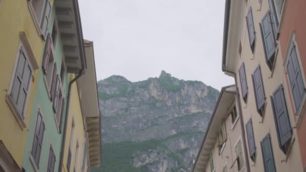 Beautiful Shot Italian Alps Two Colorful Buildings Center Riva Del — Stok video