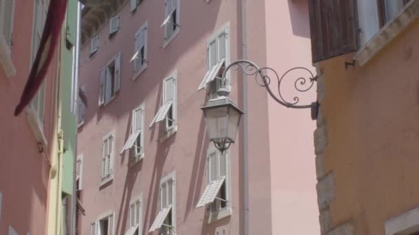 Slowmotion Shot Old Lantnern Lamp Alleyway Riva Del Garda Trentino — Wideo stockowe