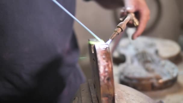 Craftsman Making Violin Covering Wooden Body Metal Layer Using Gas — Αρχείο Βίντεο