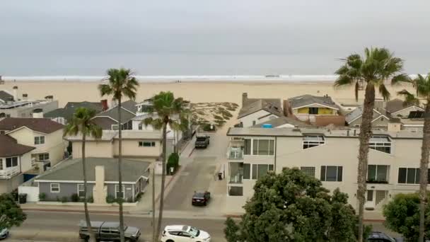 Parallax Ariel View Beachfront Luxury Homes Overlooking Ocean — Wideo stockowe