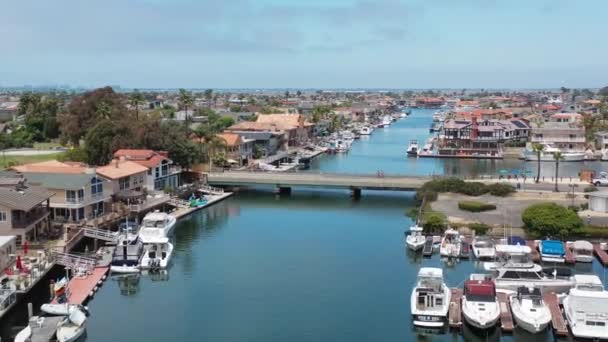 Gilding Aerial View Beautiful Multimillion Dollar Bayfront Luxury Homes — ストック動画