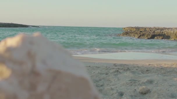 Slowmotion Empty Beach Apulia South Italy Beautiful Blue Water Golden — Vídeos de Stock