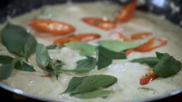 Garnishing Boiling Green Curry Red Chili Green Thai Basil Close — Vídeos de Stock