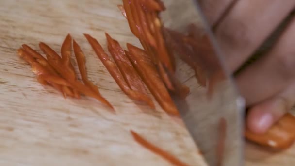 Cutting Spicy Red Chilli Thin Slices Wooden Cutting Board Close — Αρχείο Βίντεο