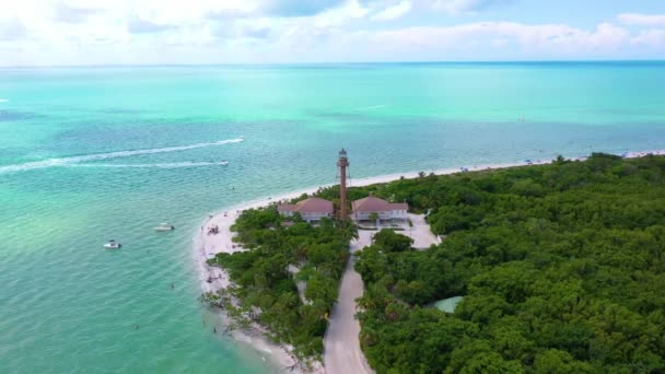 Flyover Sanibel Beach Lighthouse — стоковое видео