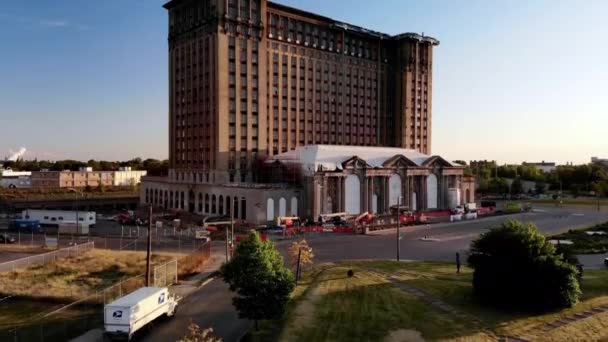 Rising Drone Footage Michigan Central Station Detroit Sunset — Stockvideo