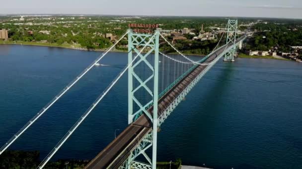 Sweeping Aerial View Ambassador Bridge Detroit Michigan — Video Stock