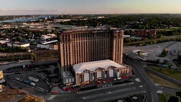 Sweeping Aerial View Michigan Central Station Detroit Sunset — Video Stock