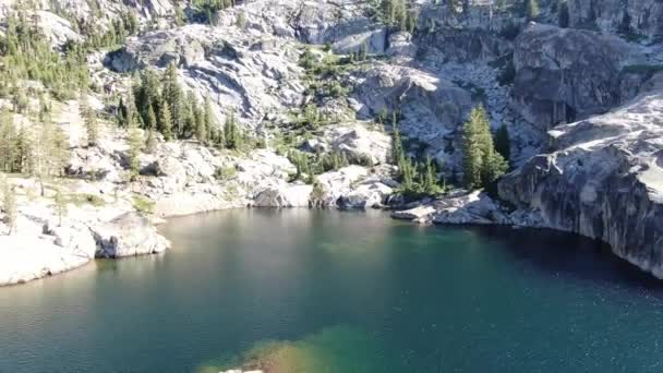 Drone Footage Cinematic Shot Pulling Away Waterfall High Altitude Alpine — Vídeo de stock