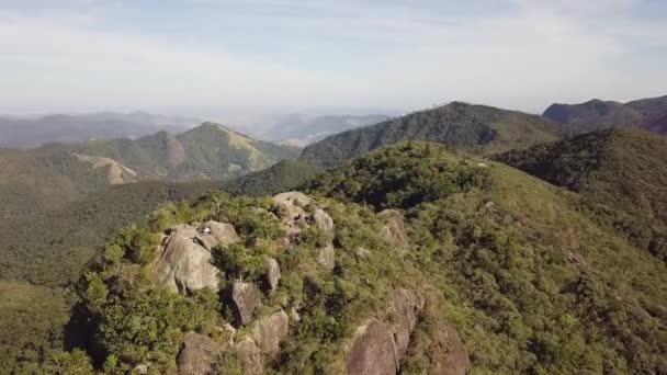 Aerial Hiker Bonet Rock Petrpolis Rio Janeiro Brazil — стоковое видео