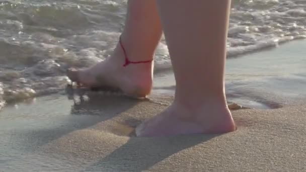 Slow Motion Close Female Feets Walking Waves Ocean Golden Hour — Vídeo de Stock