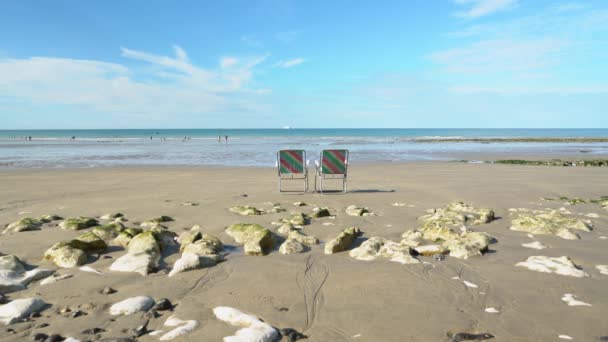 Low Tide Longshot Two Empty Chairs Beach Normandy Blue Sky — Stockvideo