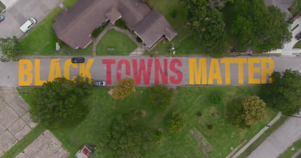 Bird Eye View Large Black Towns Matter Sign Painted Street — Stockvideo