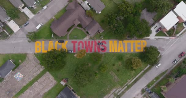Bird Eye View Large Black Towns Matter Sign Painted Street — Vídeos de Stock