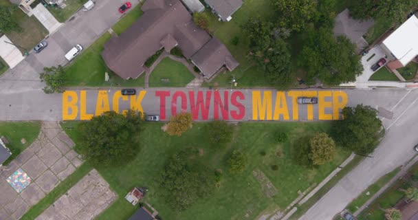 Bird Eye View Large Black Towns Matter Sign Painted Street — Vídeo de Stock