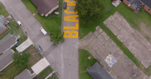 Bird Eye View Large Black Towns Matter Sign Painted Street — Video Stock