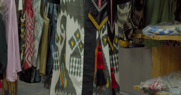 Adras Ikat Dress Shop Silk Road Uzbekistan Central Asia — ストック動画