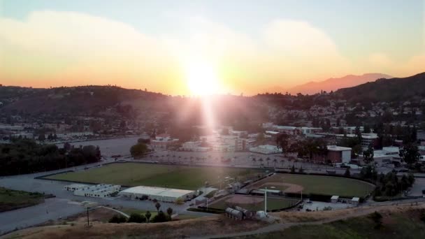 Stunning Hyper Lapse Sun Going Mountains Athletic Fields Int Foreground — Stockvideo