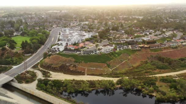 Stunning Aerial View Million Dollar Houses Overlooking Waterfront — Stock videók