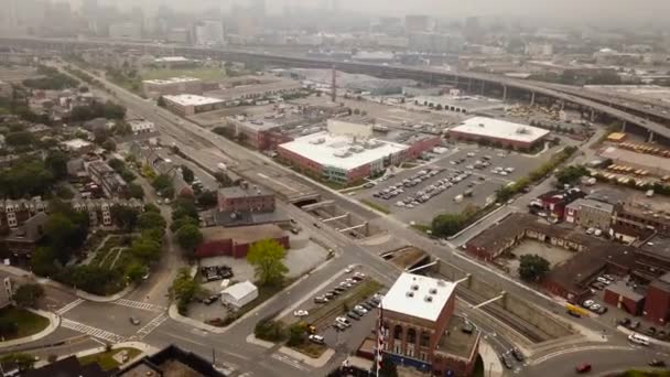Aerial Overhead View Cars Driving Road City Charlestown Boston Massachusetts — Wideo stockowe