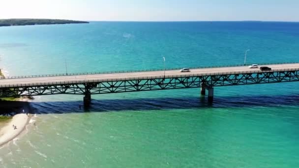 Drone Footage Michigan Great Lakes Mackinac Bridge Summer — Stok video