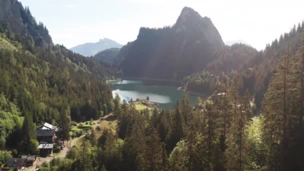 Jib Stunning Lake Beautiful Mountainside Background Pine Trees — Stok video