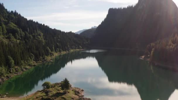 Flying Peaceful Lake Surrounded Mountains Summer — Video