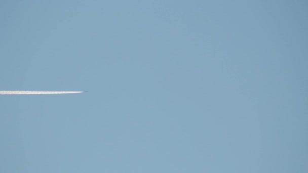 Aircraft Flying Straight Line Drawing White Line Blue Sky — Video Stock