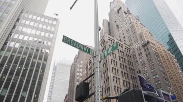 Midtown Manhattan New York Usa Broadway Street Intersection Road Sign — Vídeos de Stock