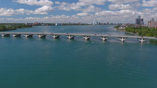 Establishing Shot Douglas Macarthur Bridge Detroit River Video Filmed Best — Video Stock