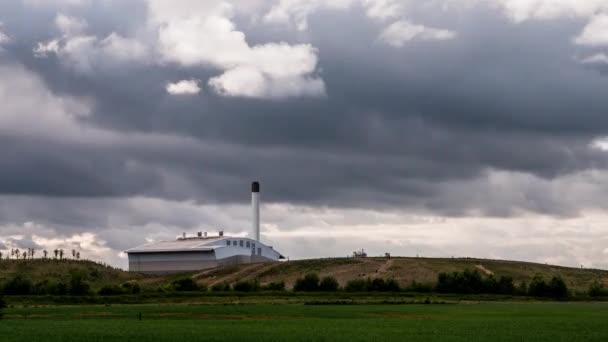 Factory Emitting Smoke Fumes — Video Stock